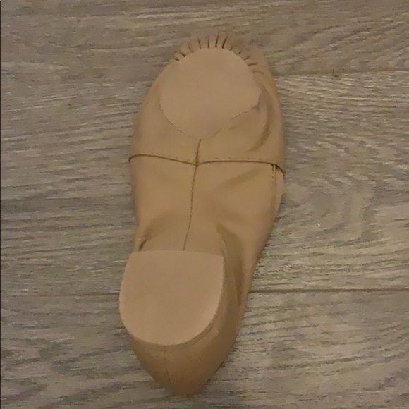 Tan Bloch jazz shoes. Size 1.5 - Picture 2 of 3